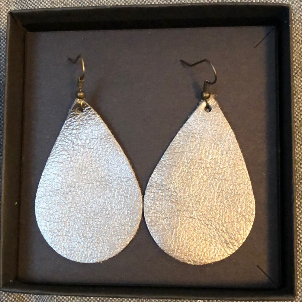 NWOT Gunmetal Teardrop Leather Earrings